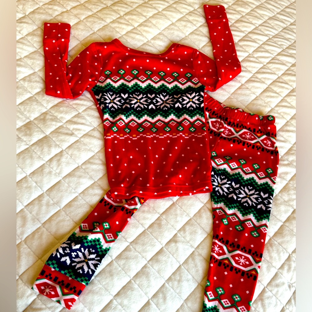 5/$15 Closet Sale! Cat & Jack brushed fleece holiday pjs - 5T